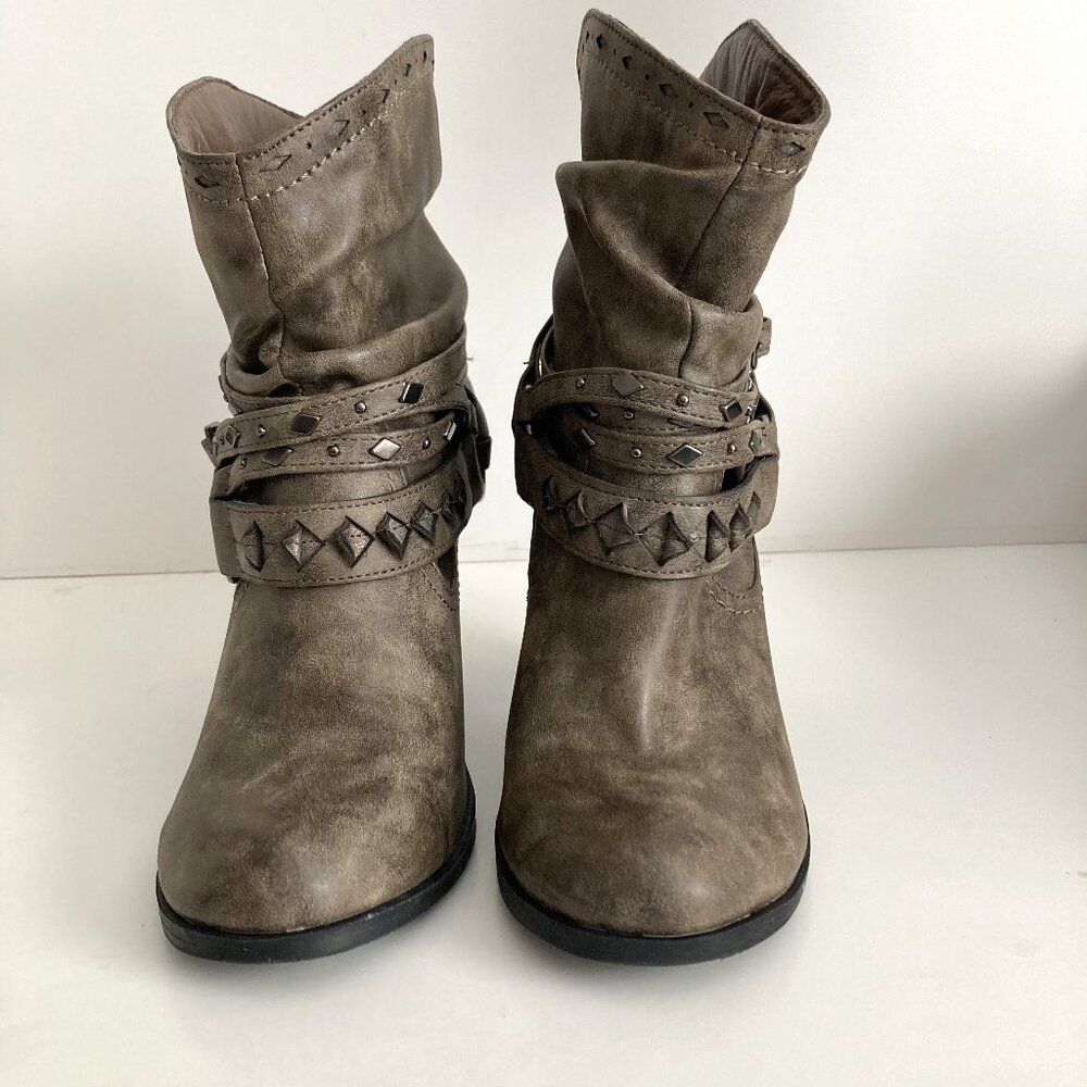 Daisy Fuentes Gray Heeled Ankle Boots/Size 7M/Faux Leather/4" Heel